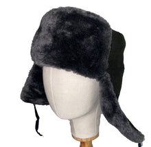 Load image into Gallery viewer, Soviet Army Officer&#39;s Ushanka
